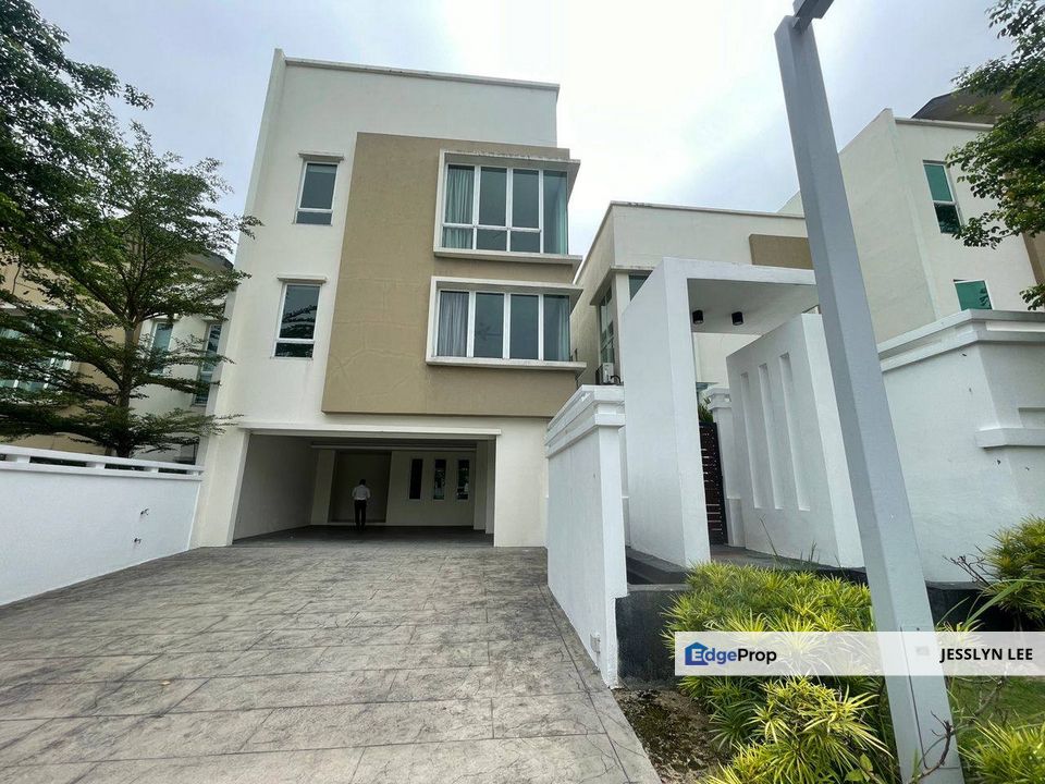 3 Storey Courtyard Villa House with Private Lift & swimming pool @ Contours Melawati KL  , Selangor, Taman Melawati