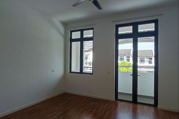 Cradleton @ Eco Majestic