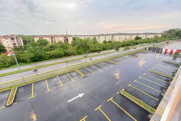 3 Storeys Shoplot [GROUND FLOOR] Avenue 3, Medan Puteri @ Bandar Tasik Puteri, Rawang, Selangor