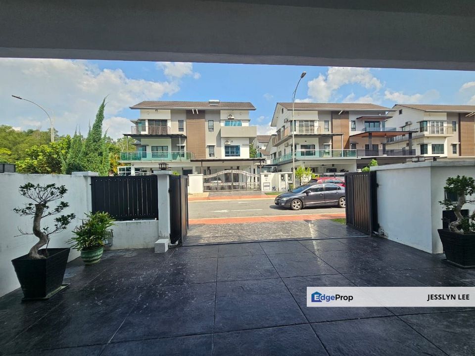 [Renovated Semi D] 3 Storey Villa Astana Kajang Semi D , Selangor, Kajang