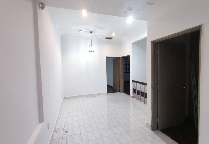 Petaling Jaya  Seksyen 19 2 Storey House For Sale
