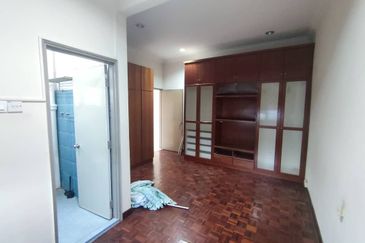 Petaling Jaya  Seksyen 19 2 Storey House For Sale