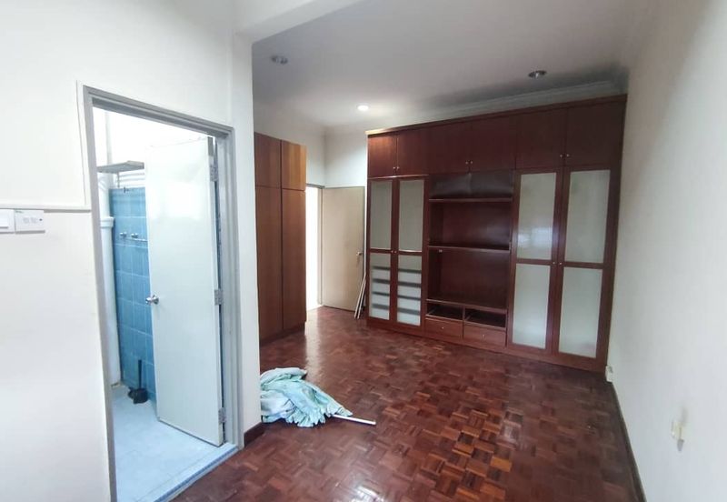 Petaling Jaya  Seksyen 19 2 Storey House For Sale