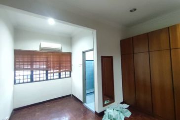Petaling Jaya  Seksyen 19 2 Storey House For Sale