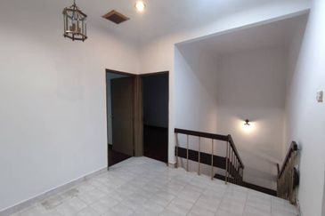 Petaling Jaya  Seksyen 19 2 Storey House For Sale