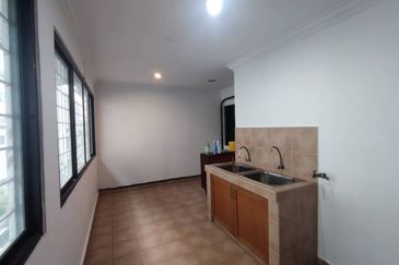 Petaling Jaya  Seksyen 19 2 Storey House For Sale