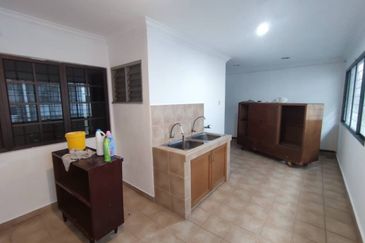 Petaling Jaya  Seksyen 19 2 Storey House For Sale