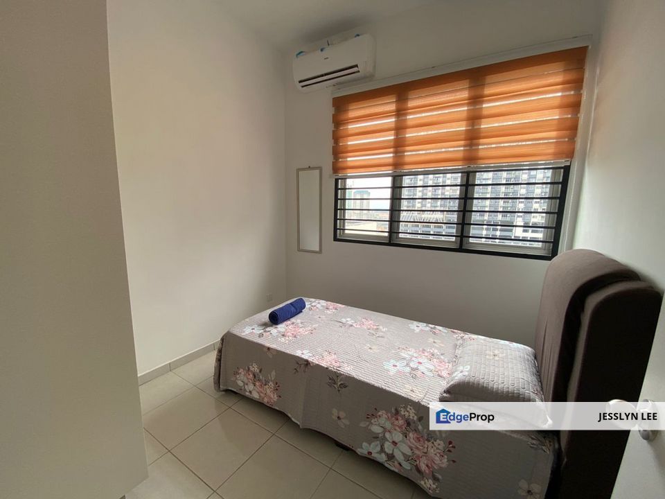 Adelia Residence 2 Bangi Fully Furnished with washing machine, dining table, bed , Selangor, Bangi