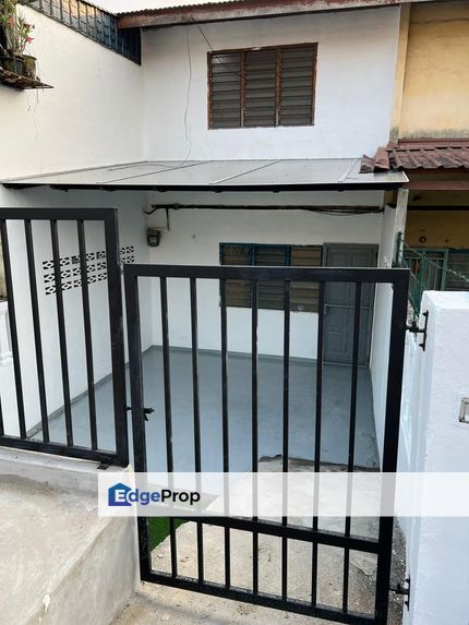 Urgent - Discounted Renovated Terrace house for sale in Johor, Johor, Senai