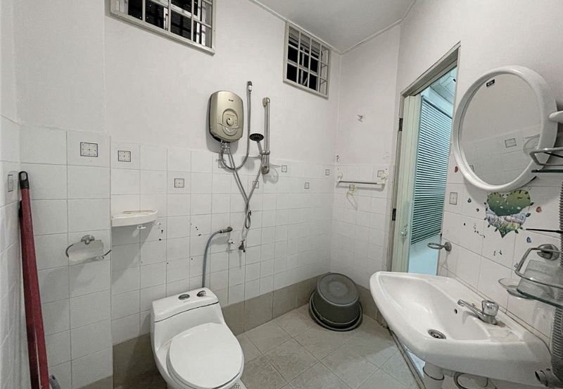 End Lot 2.5 Storey Taman Cheras Jaya Balakong near Amerin Mall