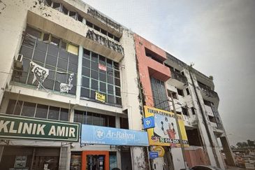 4.5 Storey Shop Facing Main Road Raja Muda Musa Port Klang