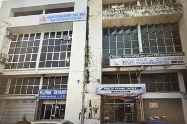 4.5 Storey Shop Facing Main Road Raja Muda Musa Port Klang