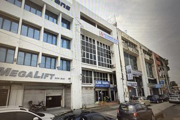 4.5 Storey Shop Facing Main Road Raja Muda Musa Port Klang
