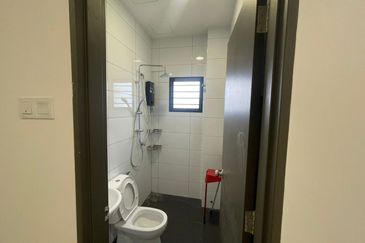 Fully Furnished Corner Ground Floor Rafflesia Residence Sg Long