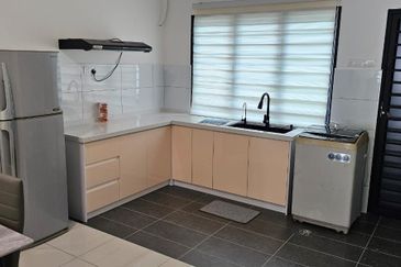 Fully Furnished Corner Ground Floor Rafflesia Residence Sg Long