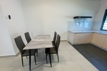 Fully Furnished Corner Ground Floor Rafflesia Residence Sg Long