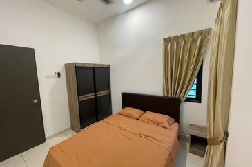 Fully Furnished Corner Ground Floor Rafflesia Residence Sg Long
