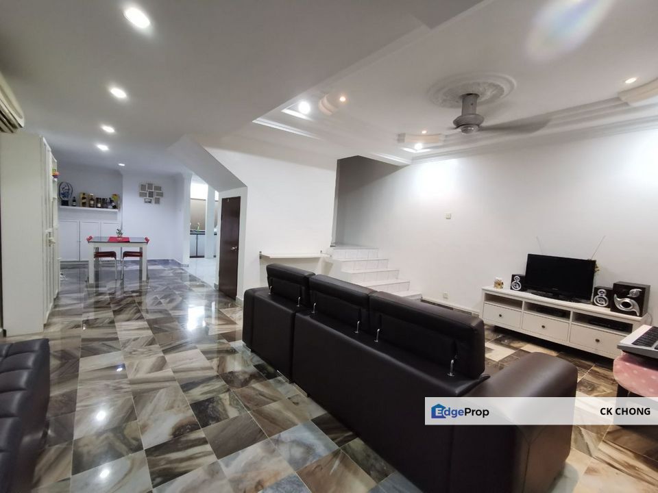 End Lot Fully Renovated 2.5 Storey Taman Cheras Jaya Balakong , Selangor, Balakong