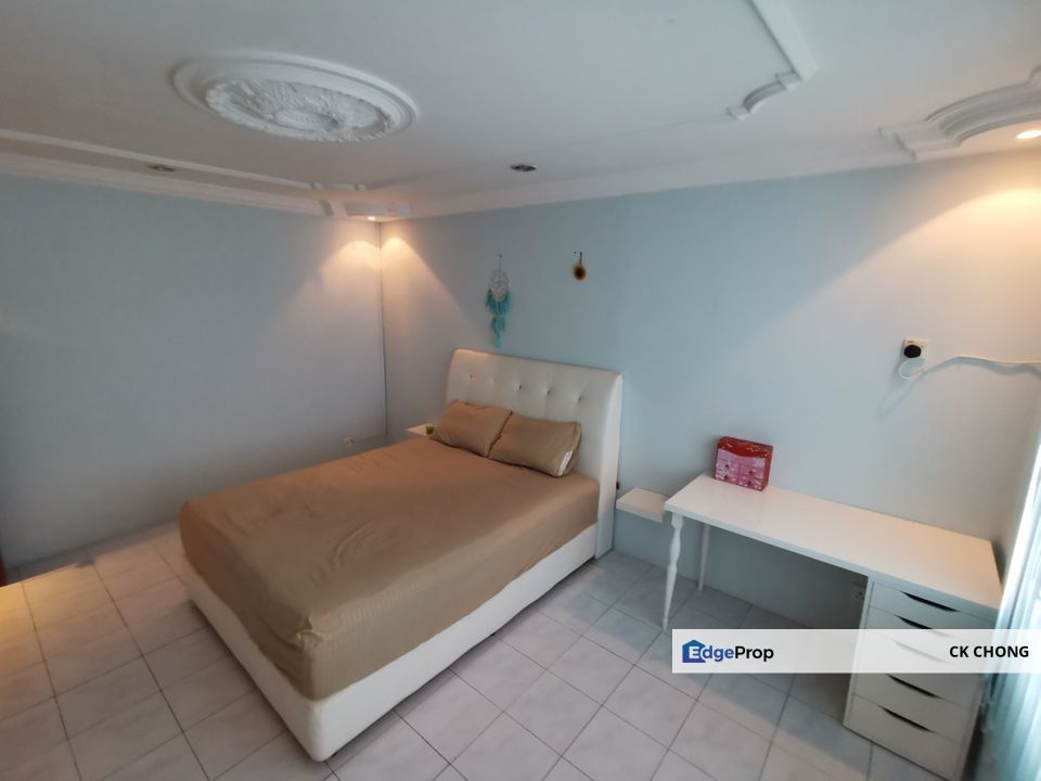 End Lot Fully Renovated 2.5 Storey Taman Cheras Jaya Balakong , Selangor, Balakong