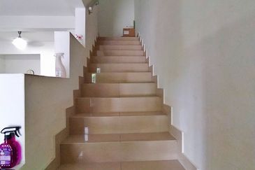 Taman Casa Lagenda, Batu 14, Hulu Langat Double Storey Terrace Freehold Malay Reserve for sale