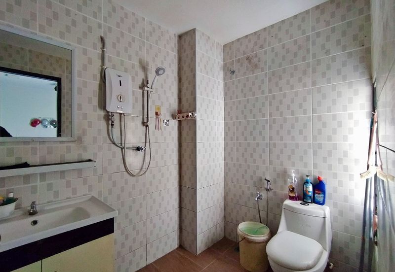 Taman Casa Lagenda, Batu 14, Hulu Langat Double Storey Terrace Freehold Malay Reserve for sale