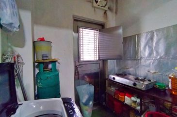 Taman Casa Lagenda, Batu 14, Hulu Langat Double Storey Terrace Freehold Malay Reserve for sale