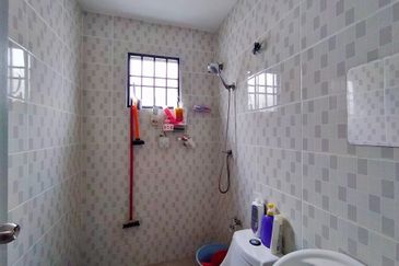 Taman Casa Lagenda, Batu 14, Hulu Langat Double Storey Terrace Freehold Malay Reserve for sale