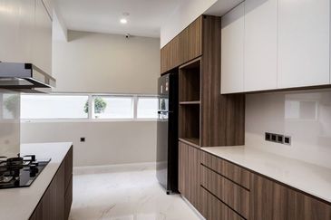 LAST 4 bedroom Condo Monthly 1.8k get at Kota Kemuning!