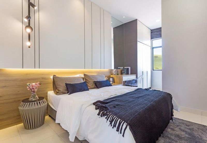 BEST BUY LARGE CONDO 1200SQFT 4 BEDROOM @ Kota Kemuning!