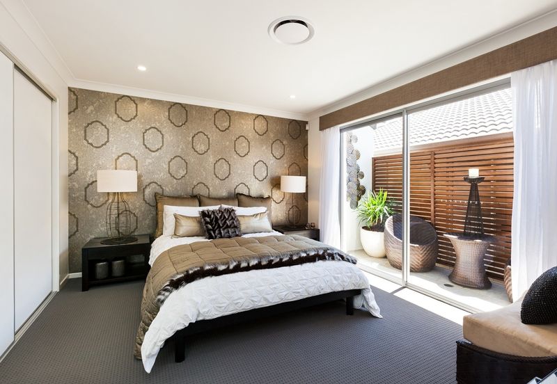 FREEHOLD Sky Condo 4R2B NEW Nr Town!