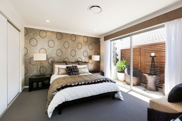 FREEHOLD Sky Condo 4R2B NEW Nr Town!