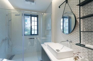 Below Market Value! Freehold Sky Condo 4 room Big Balcony New Launch!