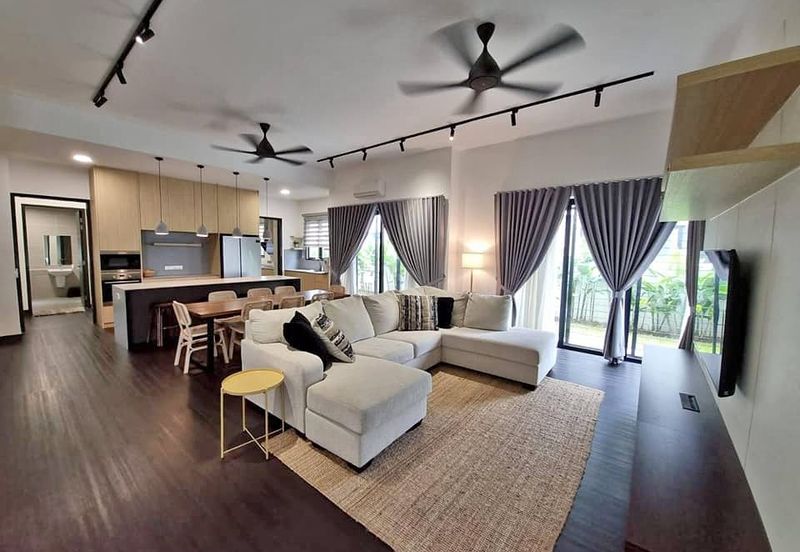 BEST BUY FREEHOLD CONDO Monthly 1.7k Get 4R2B!