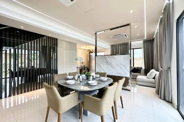 EASY ACCESS KL! Freehold New Launch 4 bedroom Condo Monthly 1.7k!!!