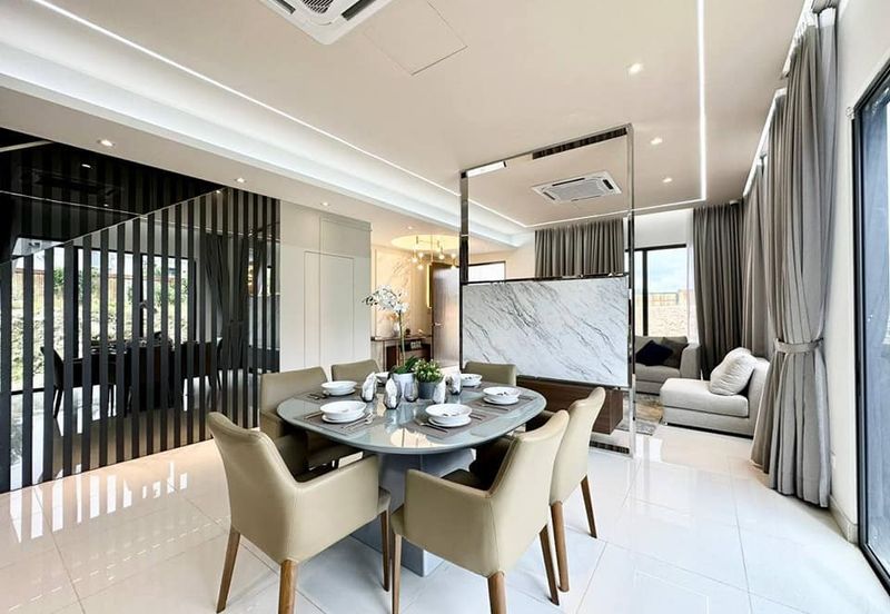 EASY ACCESS KL! Freehold New Launch 4 bedroom Condo Monthly 1.7k!!!