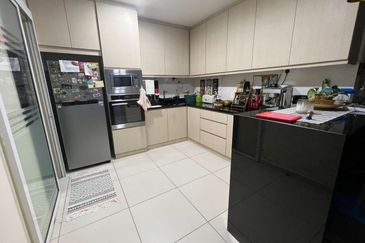 Zefer Hill Residence