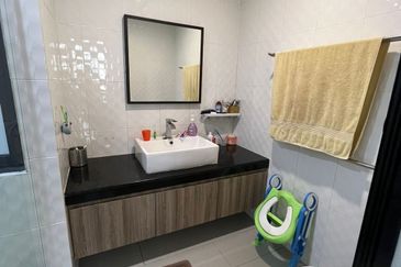 Zefer Hill Residence