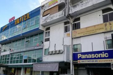 Jalan Kuchai Lama