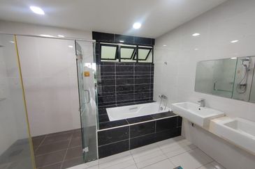 Akira @ 16 Sierra (Sierra 9)