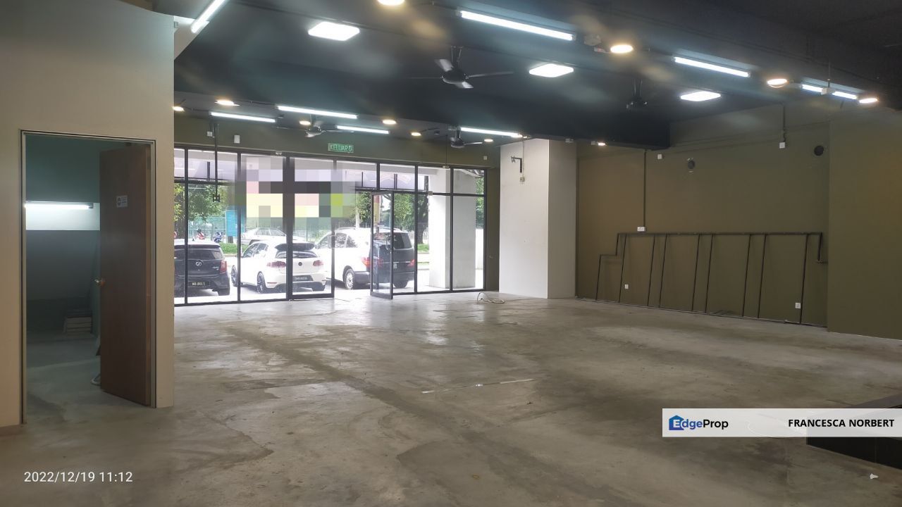 FACING MAIN ROAD AND STRATEGIC AREA Sky Awani 1 Commercial Shoplot For