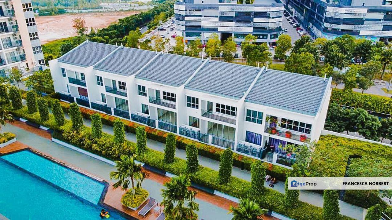 Unique Design Resort Style 5 Bedroom Linked Villa Terraced House Facing ...