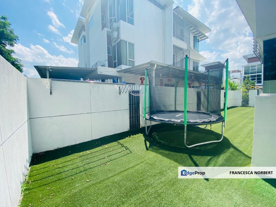 Move in Ready Good Condition Unit Premium Semi Detached Big Garden at Jacaranda Garden Residence Cyberjaya For Sale, Selangor, Cyberjaya
