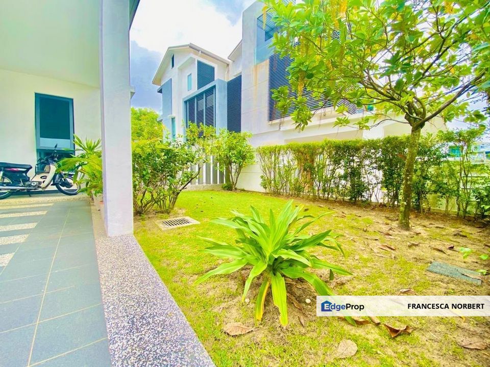 HUGE AND BEAUTIFUL QUALITY FURNISHED MOVE IN READY 3 Storey Bungalow with Lift For Sale at Sejati Residences Astonia 1 Cyberjaya Selangor , Selangor, Cyberjaya