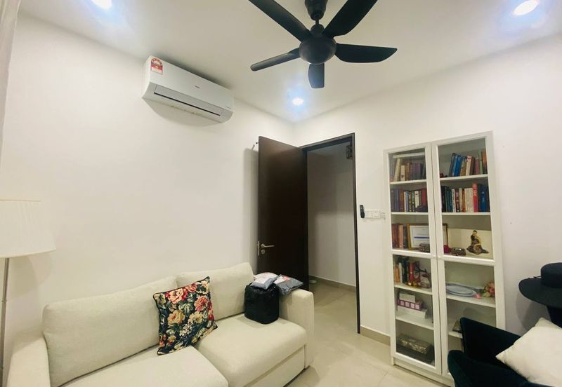 Move in Ready Superb Condition, Near to Guardhouse and Clubhouse at THE MULIA Residence Cyberjaya Selangor FOR SALE