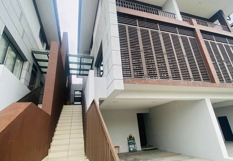 Move in Ready Superb Condition, Near to Guardhouse and Clubhouse at THE MULIA Residence Cyberjaya Selangor FOR SALE