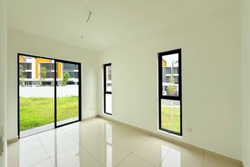 East 57 (Residensi Laman Timur)