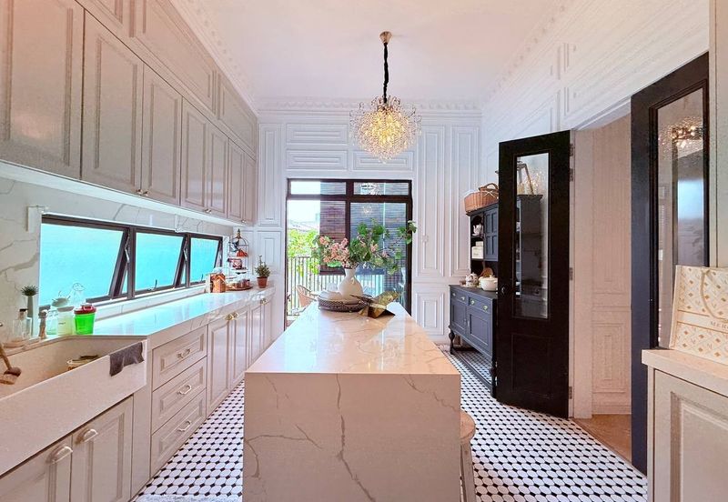 END LOT FULLY RENOVATED 3-STOREY TERRACE HOUSE FOR SALE AT THE MULIA RESIDENCES, CYBERJAYA