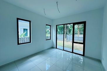 Vittaria, Setia Eco Glades