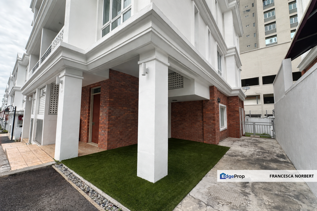 WELL MAINTAINED, LOW DENSITY WITH ENGLISH COLONIAL DESIGN 3-Storey Semi Detached @ Mesra Terrace, Dutamas KL for Sale (Phase 2 with Extra Land), Kuala Lumpur, Dutamas
