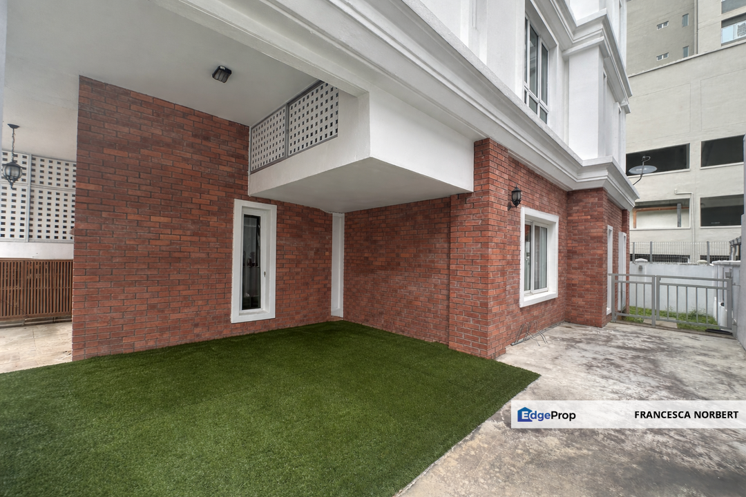 WELL MAINTAINED, LOW DENSITY WITH ENGLISH COLONIAL DESIGN 3-Storey Semi Detached @ Mesra Terrace, Dutamas KL for Sale (Phase 2 with Extra Land), Kuala Lumpur, Dutamas